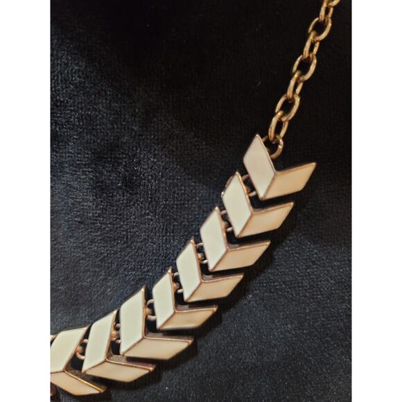 Women Gold Tone Chevron Statement Necklace With Adjustable Chain Elegant Jewelry - Picture 4 of 6
